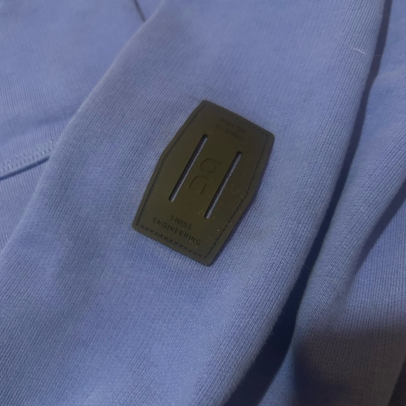 ON Running On Cloud Movement Long Sleeve Crewneck Sweater Relaxed Fit - Picture 4 of 6